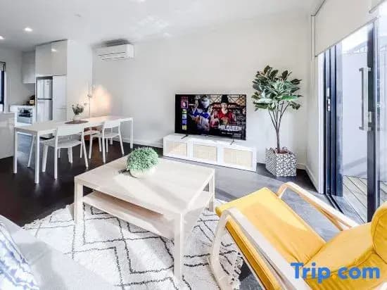 Port Melbourne 3-level TH FreeParking Smart TV - photo 1