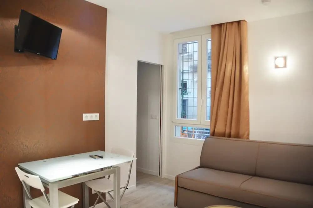 Bourgogne - Your Home in Paris - photo 3