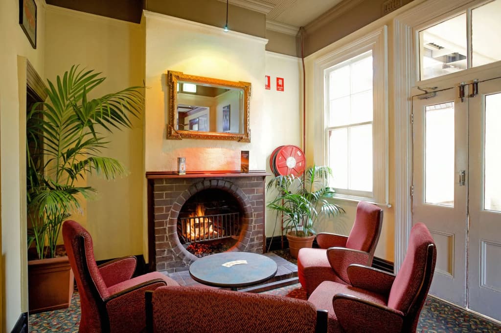 Alexandra Hotel - photo 1