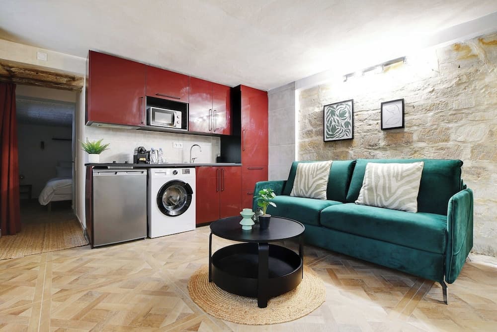 Charming Appt- 4p/1br- in the Heart of the Marais - photo 17