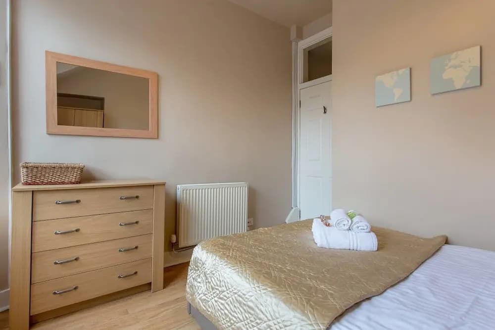 St Mary's Street 3 Bed Apartment In the Old Town - photo 6