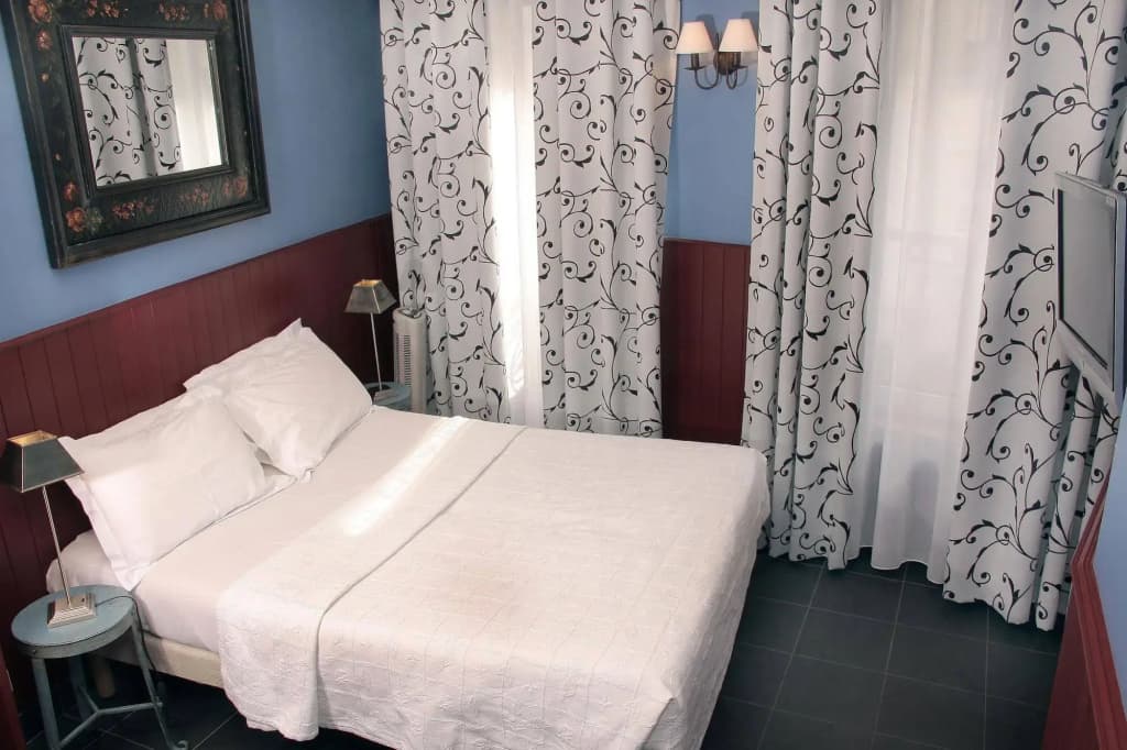 The Walled off Hotel Paris - photo 14