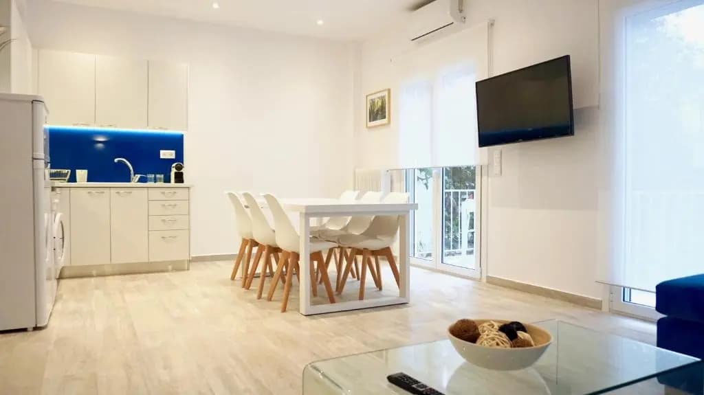 Modern & Central Apt in Athens - photo 4