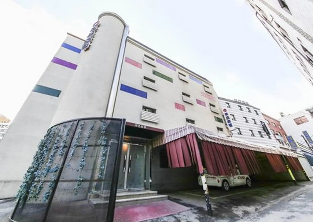 Coups Hotel - photo 1