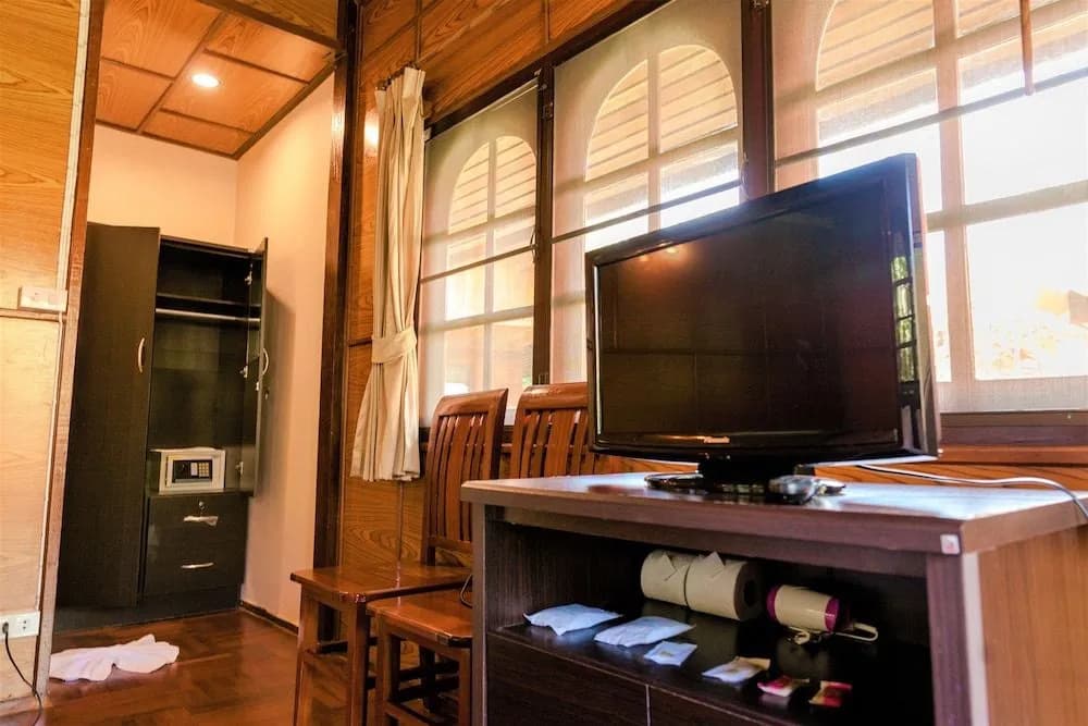 Bangrak Pier Bungalow - photo 2
