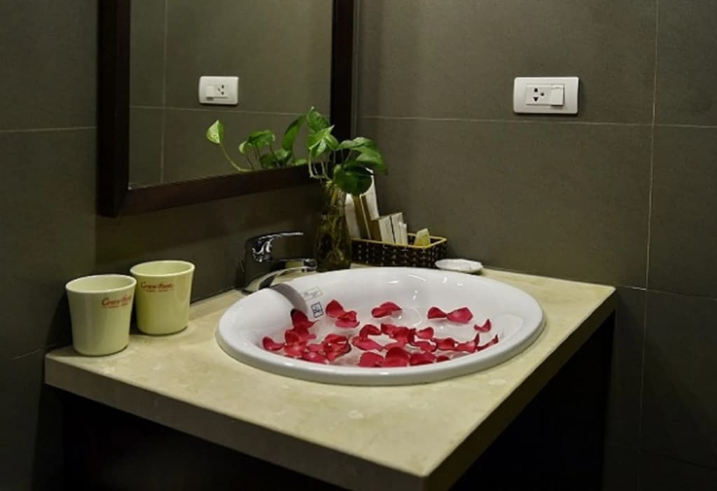 Centre Point Hanoi Hotel - photo 12