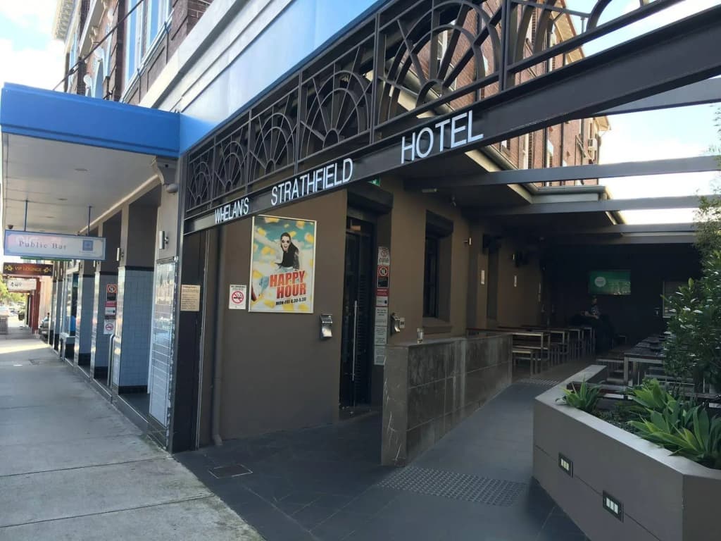 Strathfield Hotel - photo 1