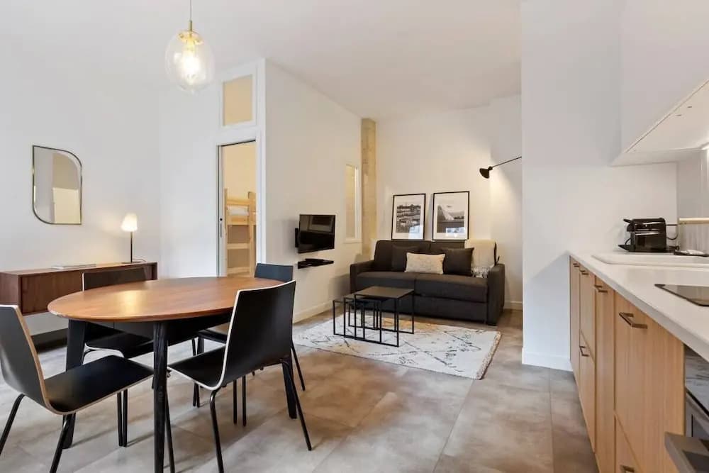 Contemporary & Comfortable 2 Bedroom Apartment in Paris - photo 14