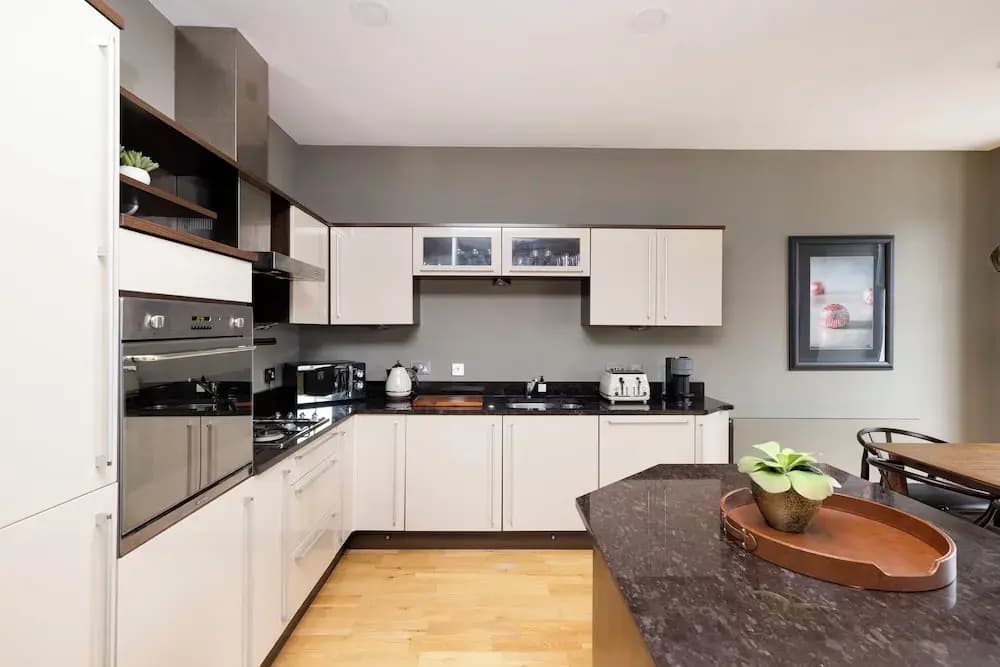 Stylish 2-bed flat in New Town - photo 13
