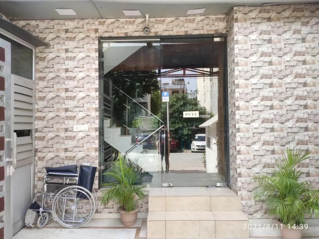 Hotel Jashn Inn near Apollo Hospital, Delhi - photo 27