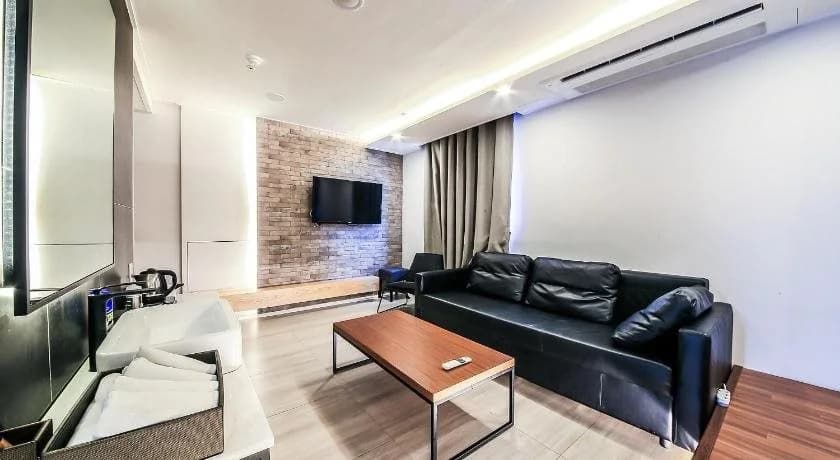 Blvd Hotel - photo 45