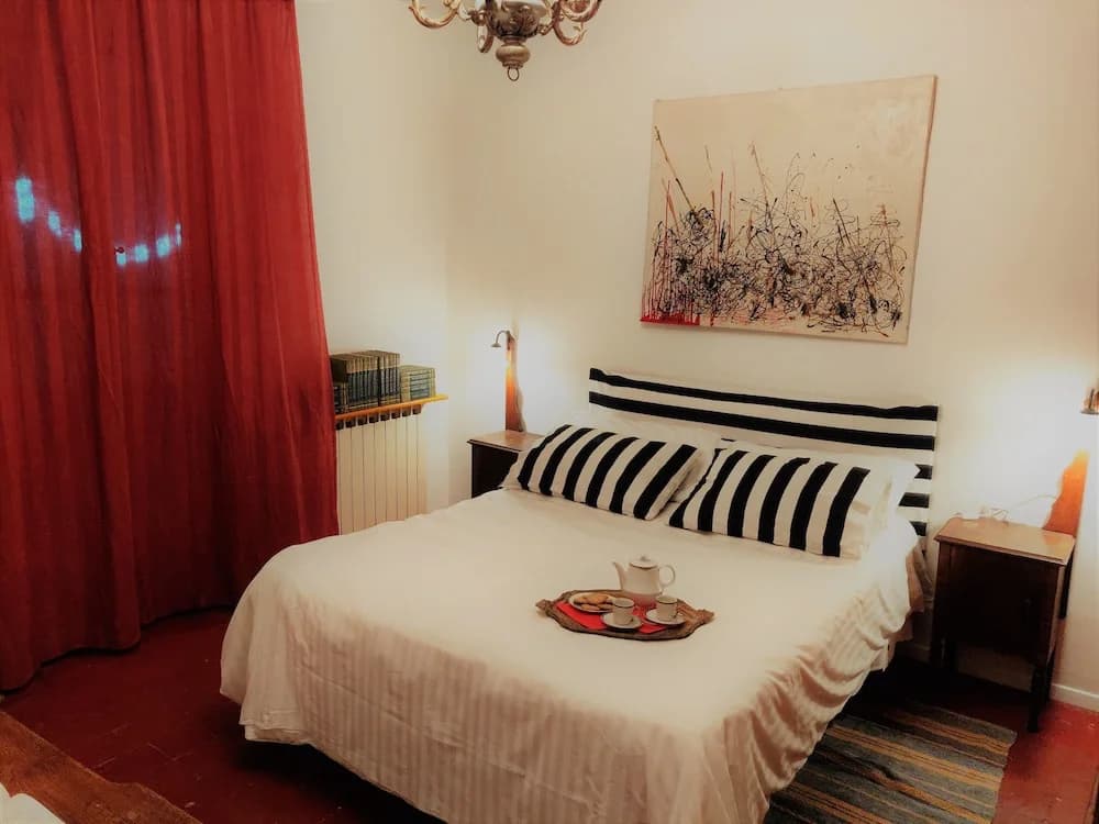 Golden Authentic Florentine Gem, Perfect Location - photo 12