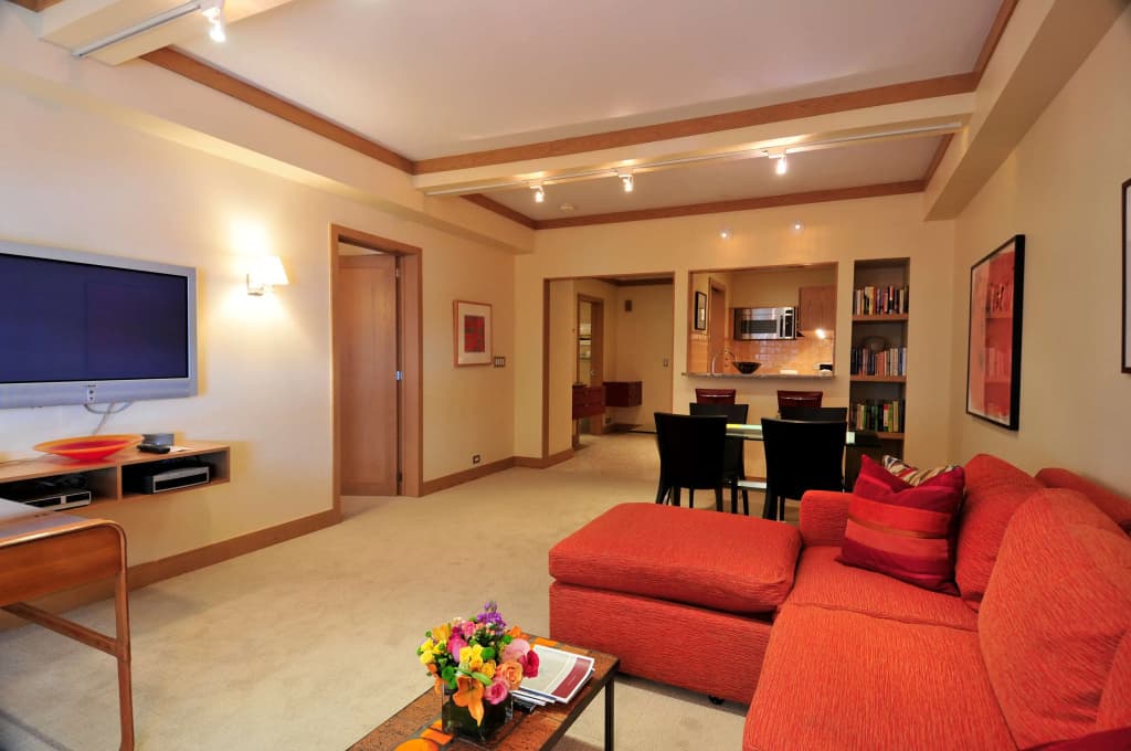 The Lombardy Hotel - photo 2