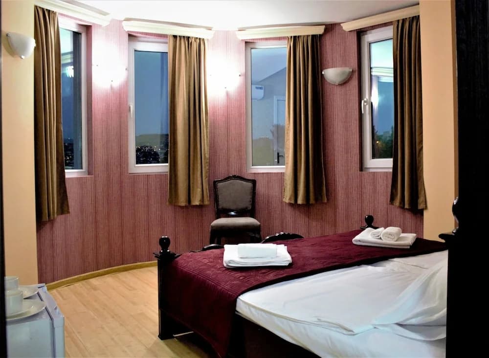 Twins Guesthouse - photo 2