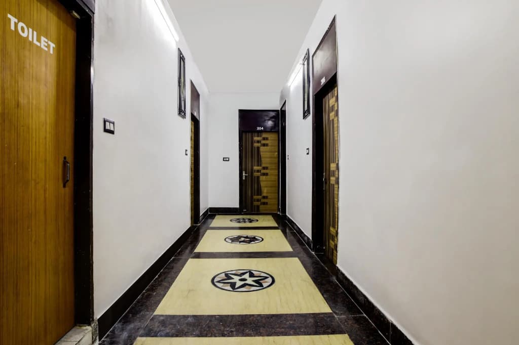 OYO Flagship 70121 Savera Inn - photo 2