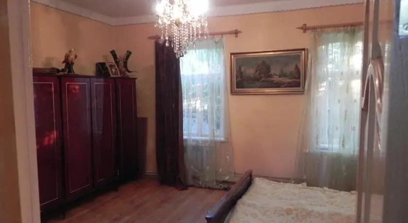 Georgian Styled House With Cute Yard - main photo