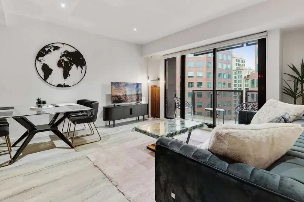 Central Southbank 1-bed Apartment - photo 5