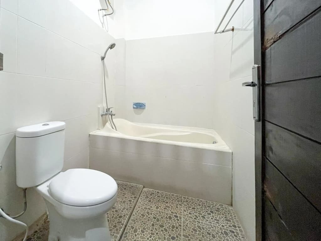 Adi surya guest house - photo 10