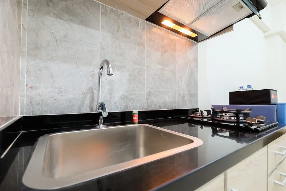 Comfortable 2BR Green Pramuka Apartment - photo 12