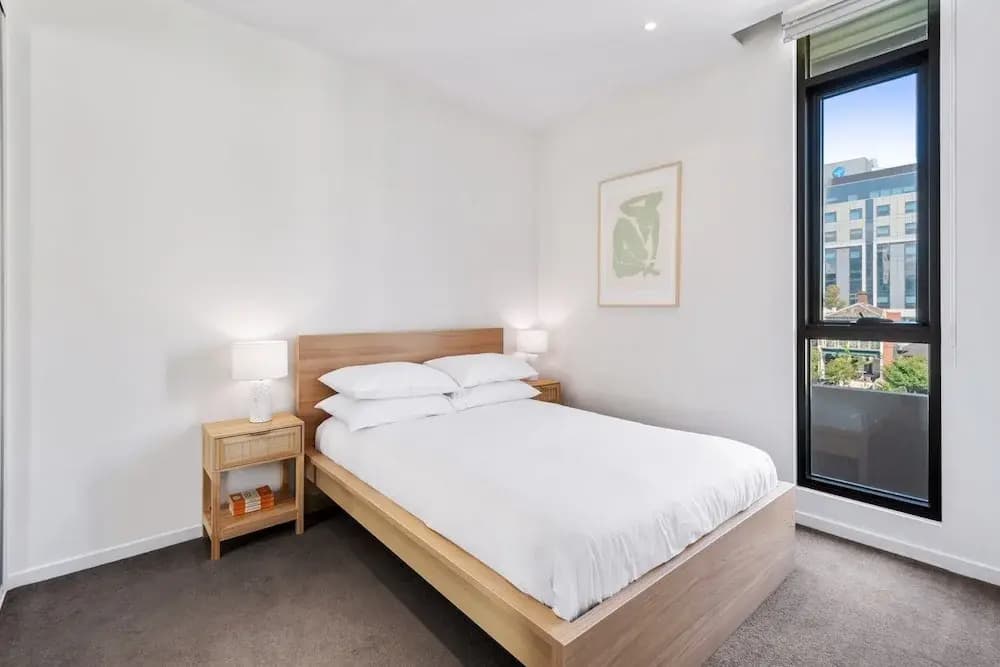 Stylish 2-bed Apartment Near MCG - photo 14