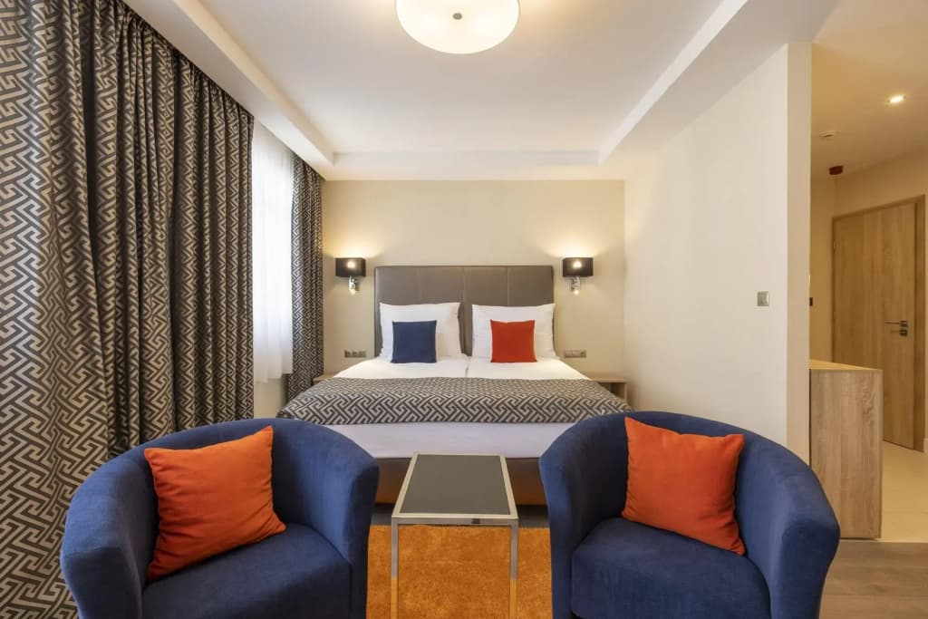 Silver Crown Hotel & Residence - photo 4
