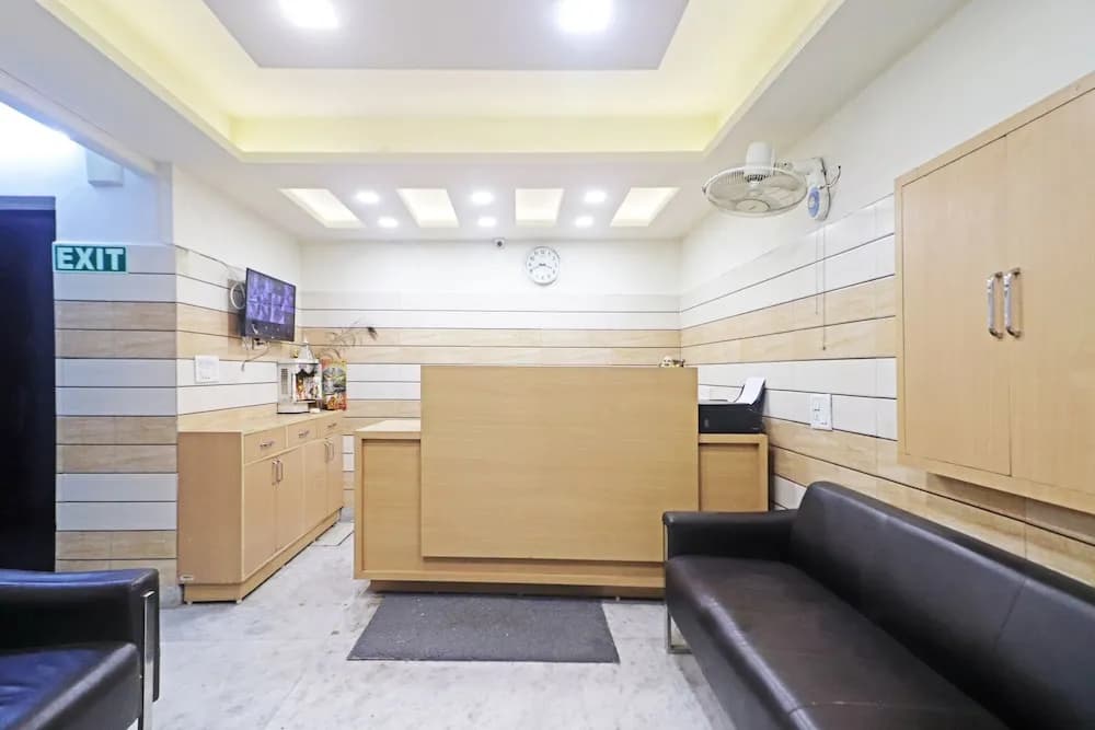 Mauryan Express Hotel Dashrathpuri Metro - photo 3