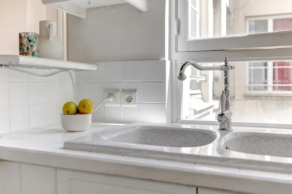 Charming 1BR Near Latin Quarter - photo 8