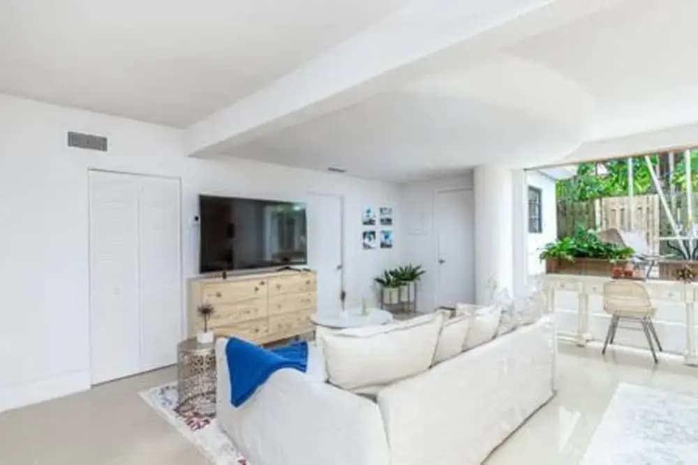 1720 Wa Kee 1B 4 Queen Beds Sleep 8 Pool Parking Wi-fi Patio - photo 1
