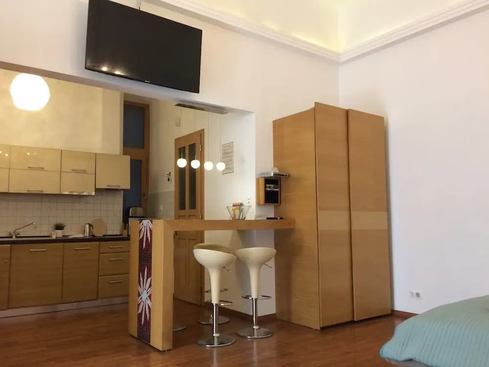 El Patio Apartment - photo 2