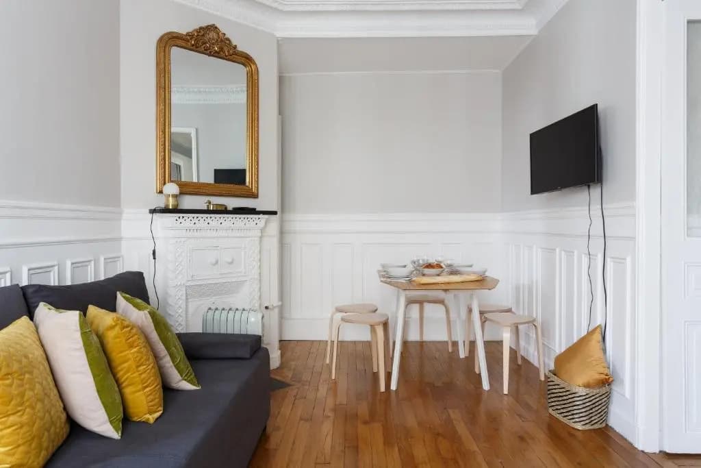 Bright and Newly Renovated 2 Bedroom Apartment, Hip & Central Paris, Montmartre-Opera - photo 4