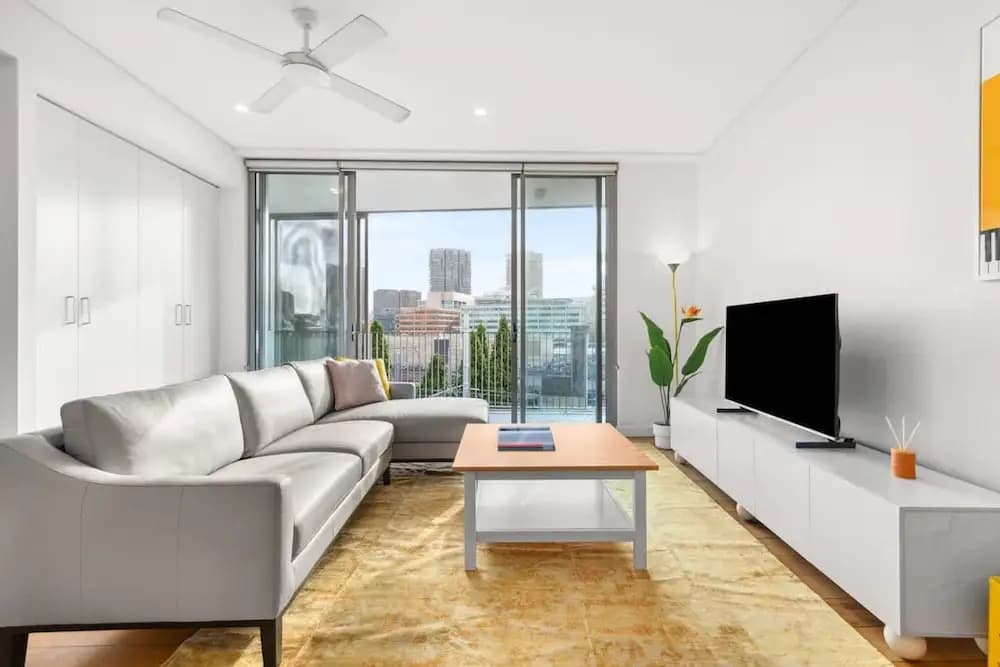 Central Luminous 2 Beds With Balcony Aircon - photo 4