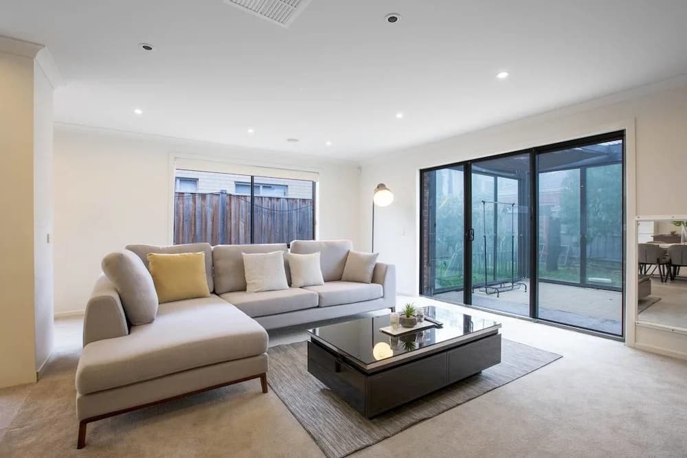 Lightful Charming House With Free Parking - photo 2