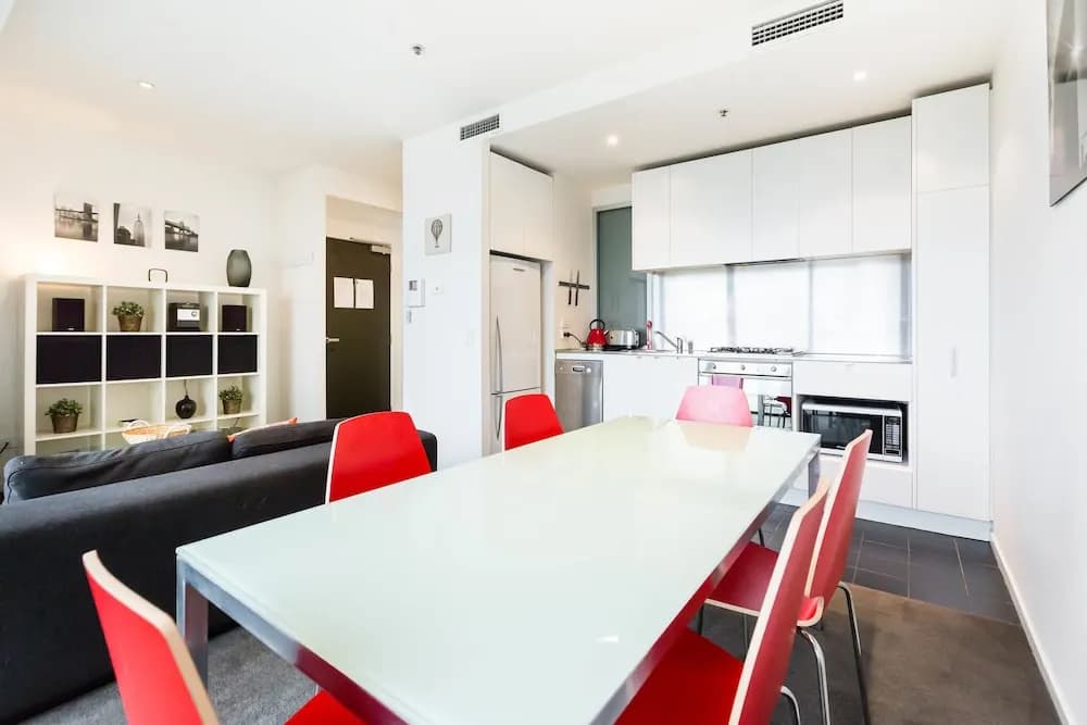 ROBYN, 1BDR Melbourne Apartment - photo 3