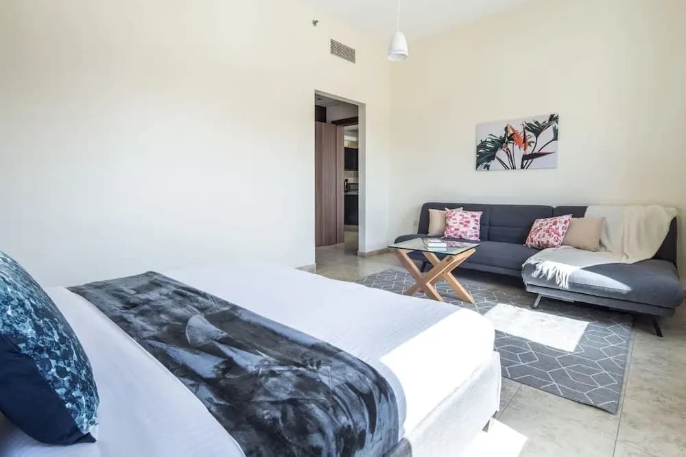 Signature Living in Modern 1BR Apartment at Jvt! - photo 5