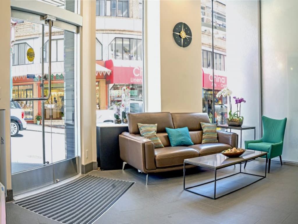 Grant Plaza Hotel - photo 2