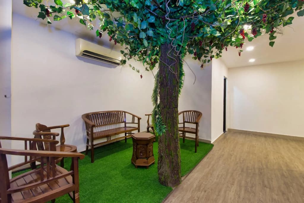 Simms Garden Hotel - photo 11