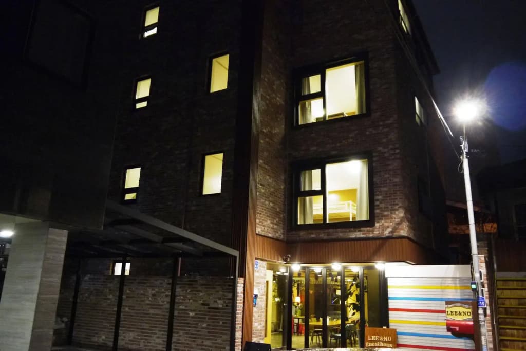 Lee & No Guesthouse - photo 1