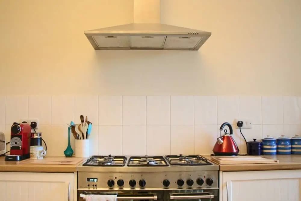 Classic 2 Bedroom Edinburgh Flat - photo 11
