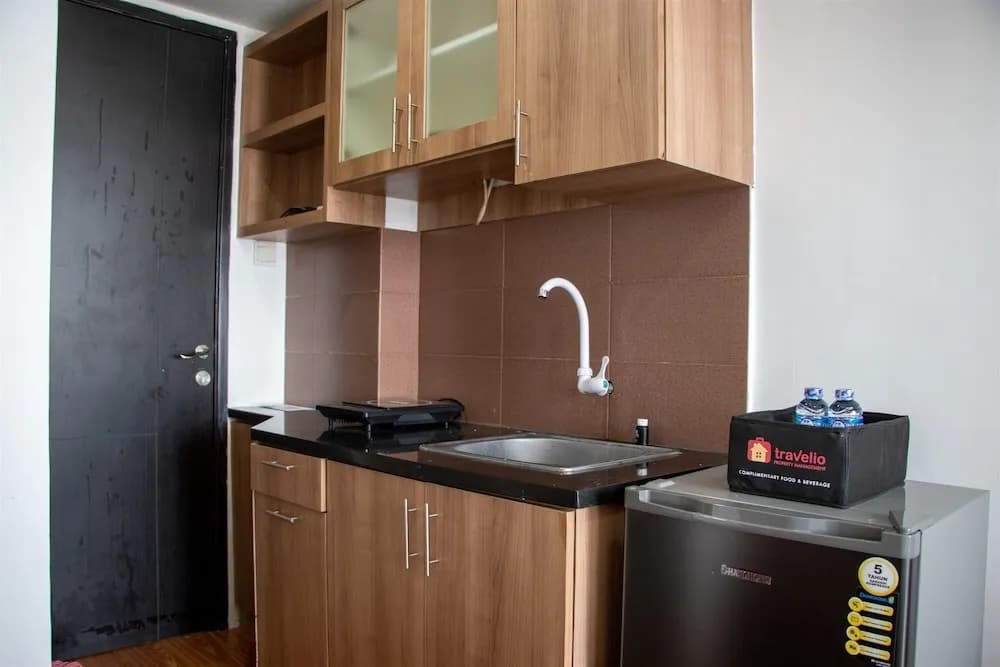 Nice And Comfort Studio Apartment At Belmont Residence Puri - photo 11
