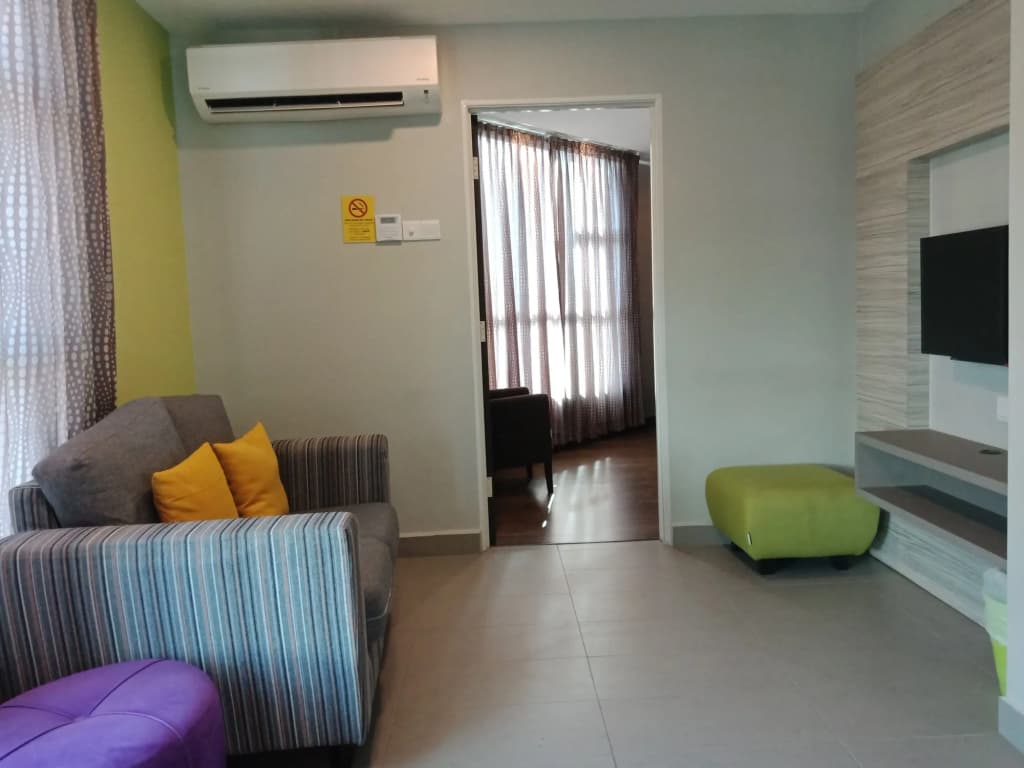 Lemon8 Hotel Apartment - photo 4