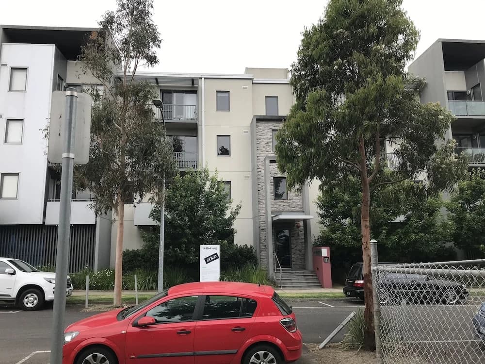 ReadySet Apartments on Altona - photo 10