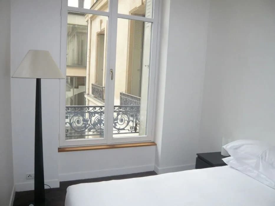 Bridgestreet Deluxe Residence Apartments - photo 3