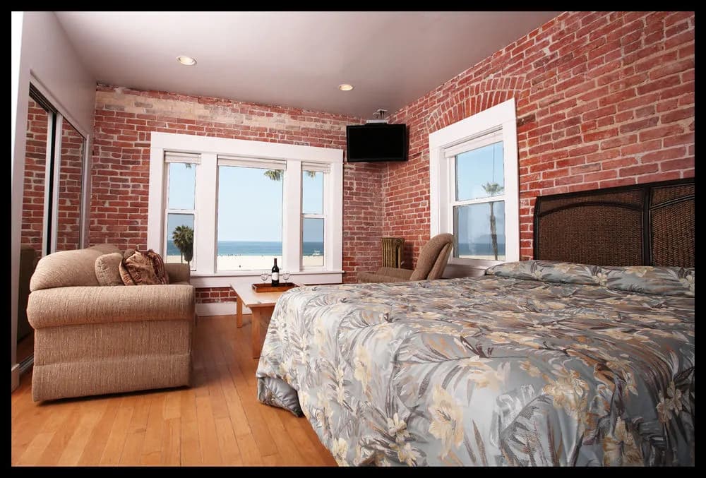 Venice Beach Suites Hotel - photo 5