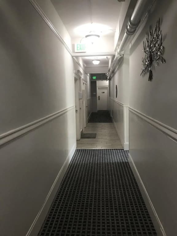 Warfield Hotel - photo 16