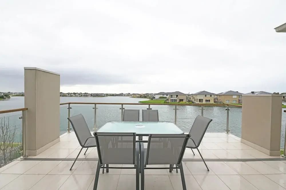 Luxury Waterfront SpaciousHouse Lakeview - photo 12