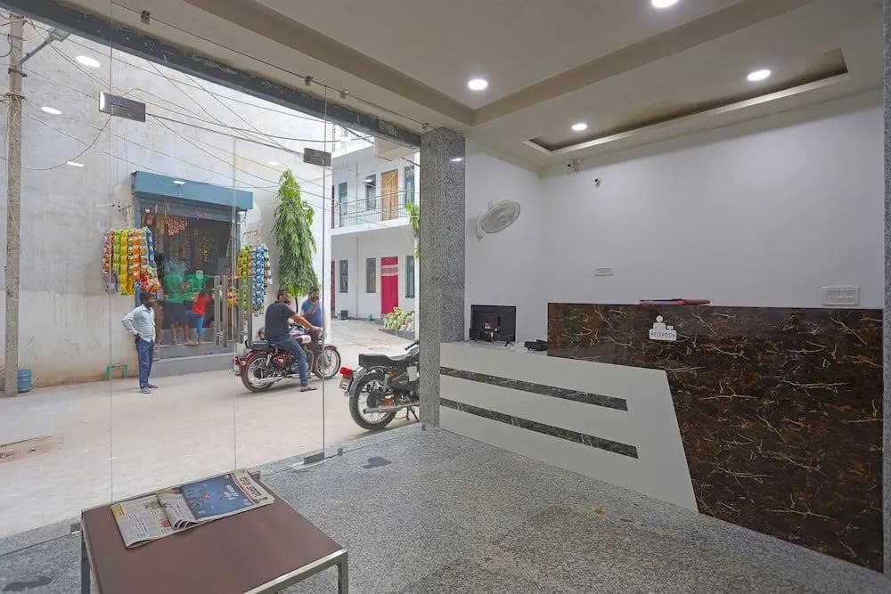 OYO 60786 Hotel Bluestar - photo 12