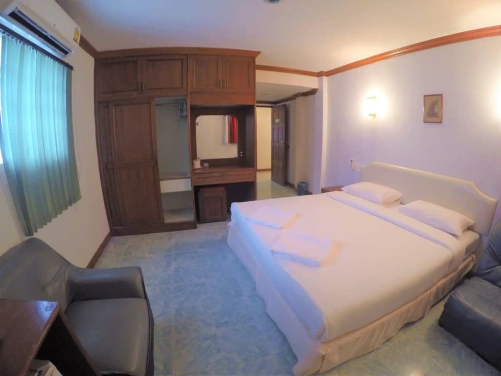 Break Point Patong Hotel - photo 3