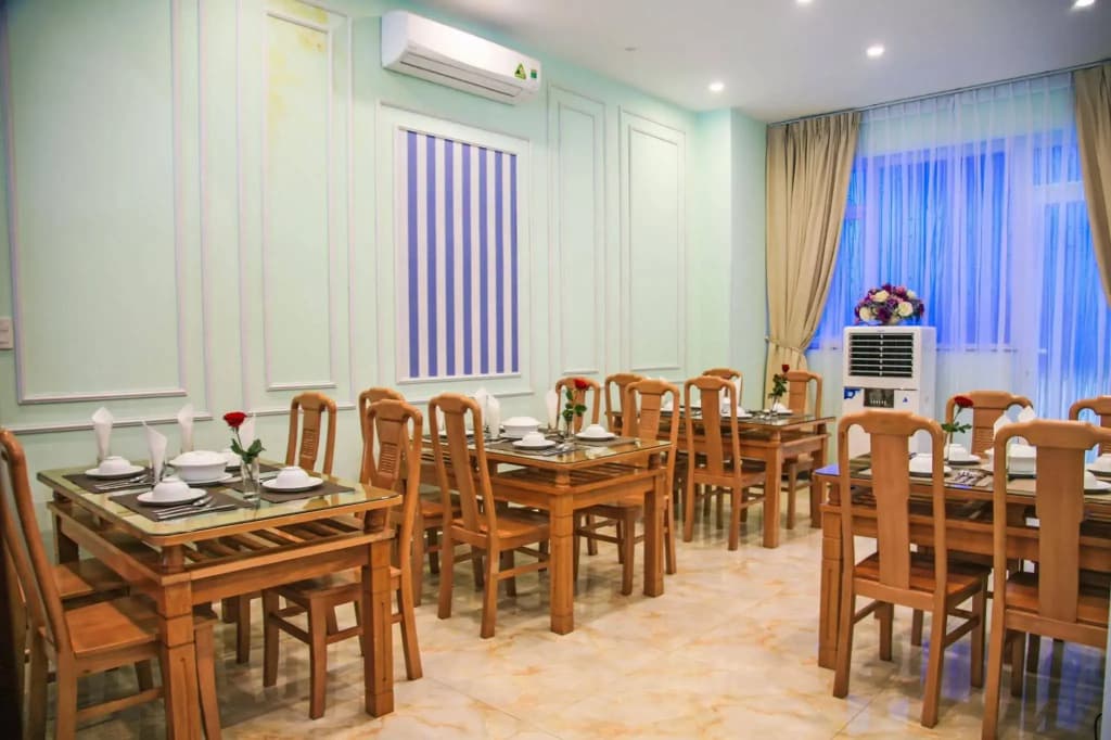 OYO 153 L&M Hotel - photo 15