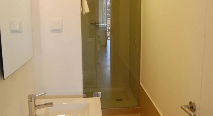 Wallis Apartments - photo 8