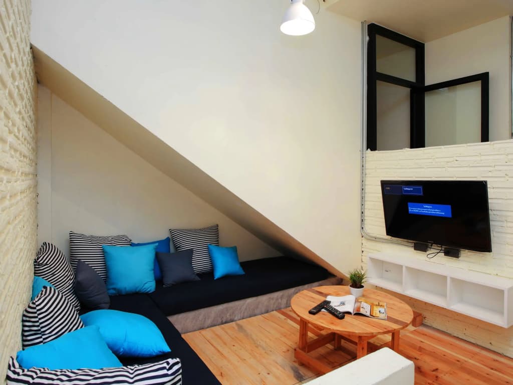 2W Cafe & Hostel - photo 1